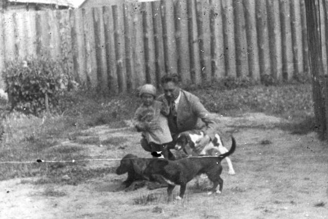 KKE 2657.jpg - Paweł Aleksandrowicz z psami.
